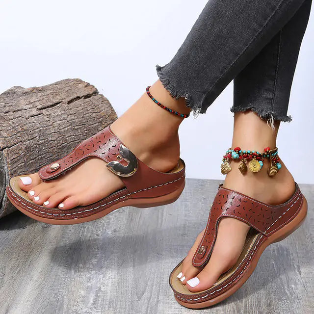 CHLOE™ COMFY FOOTBED ORTHOPEDIC SADNALS